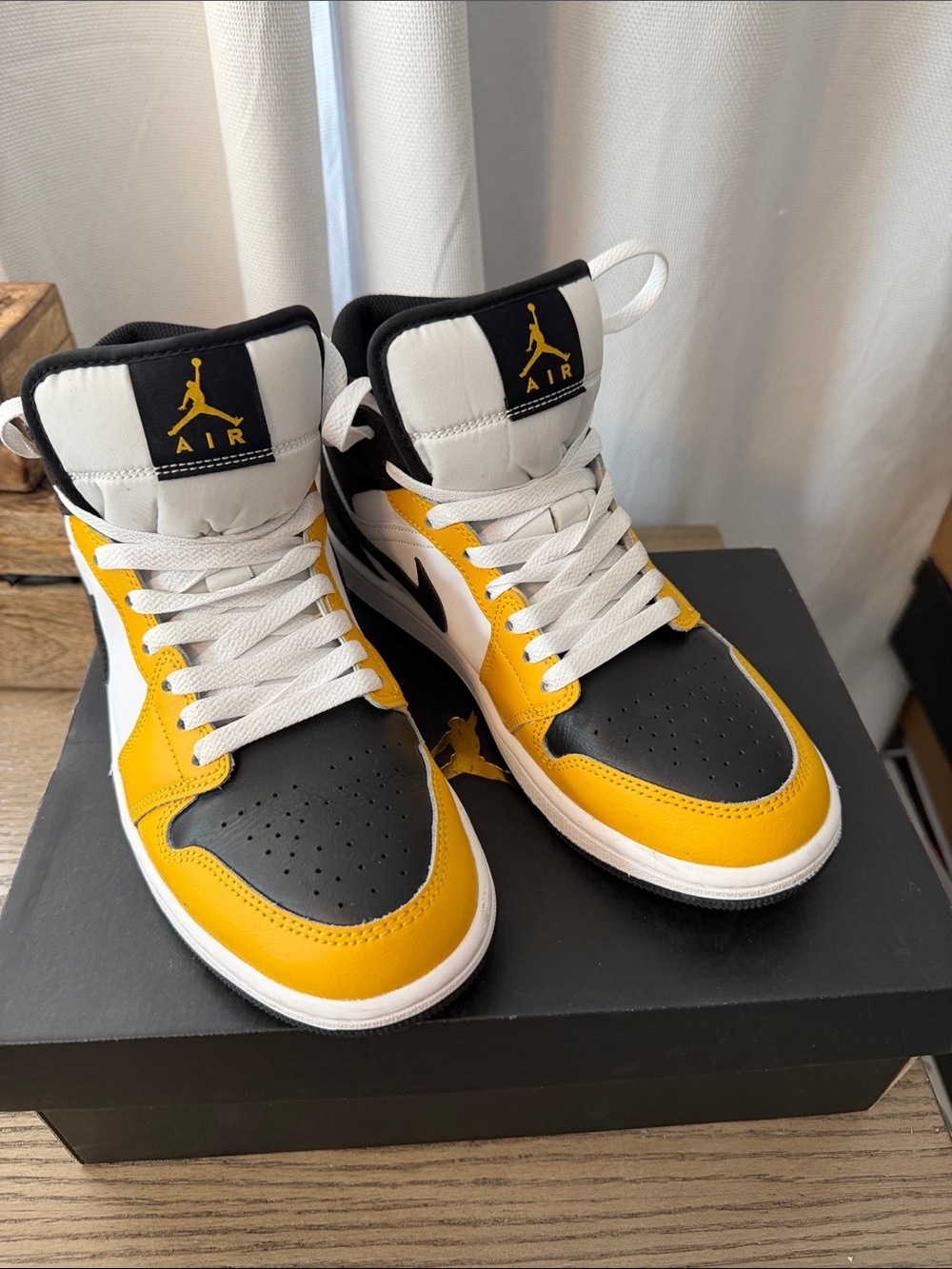 Nike Air Jordan 1 Mid yellow ocre black-white